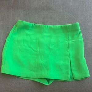 x REVOLVE Dale Skort in Grass
Amanda Uprichard, size small